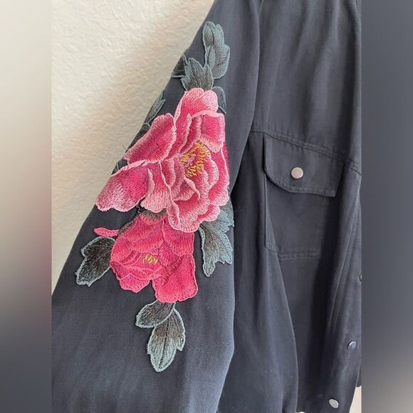 Rails Collins bomber jacket linen blend with floral patch embroidery. medium - Picture 5 of 10